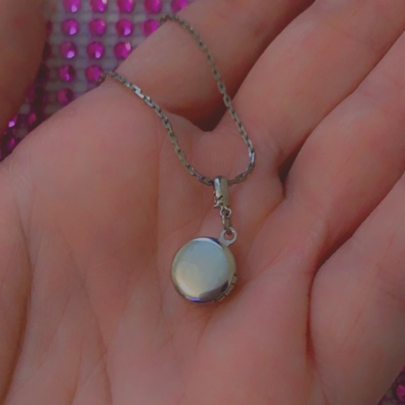 SERIOUS COLLECTORS ONLY! World’s Tiniest Locket - SUPER RARE FIND Silver Chain - Picture 11 of 17